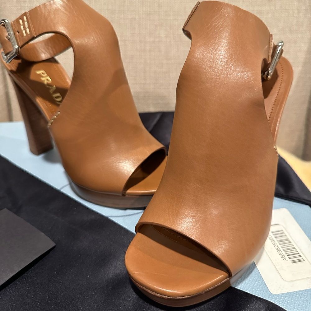 Prada Calzature Donna high heeled patent leather sandals size EU 35, tan NWT - Picture 4 of 13